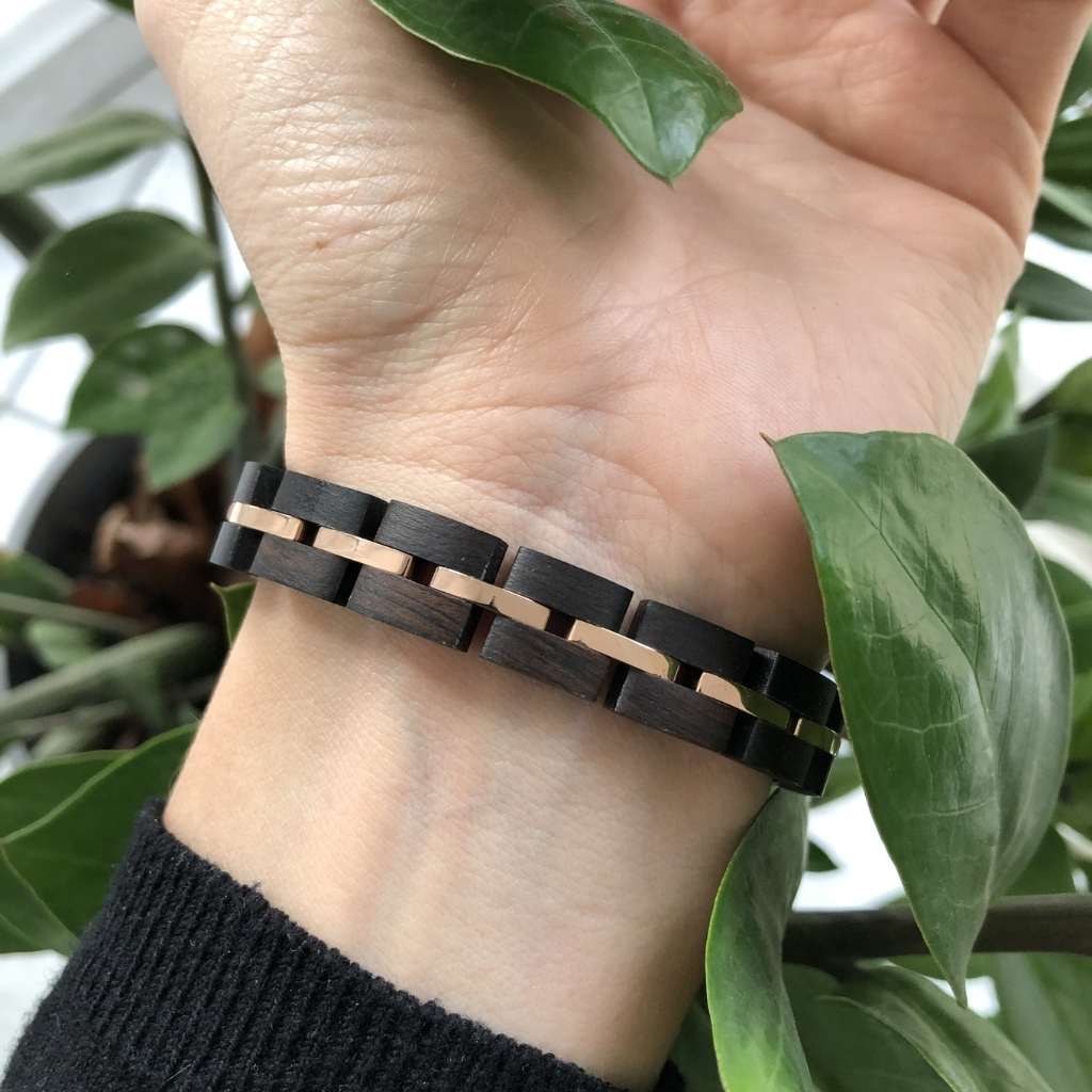 Drevený náramok Eben