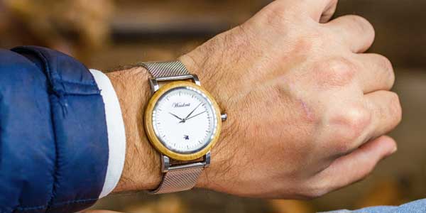 panske hodinky z dreva