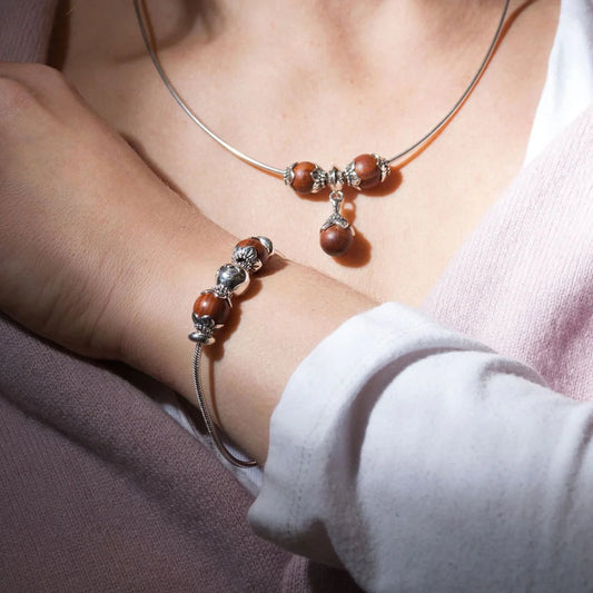 Ezüst virágos karkötő: A finomság és az elegancia találkozása