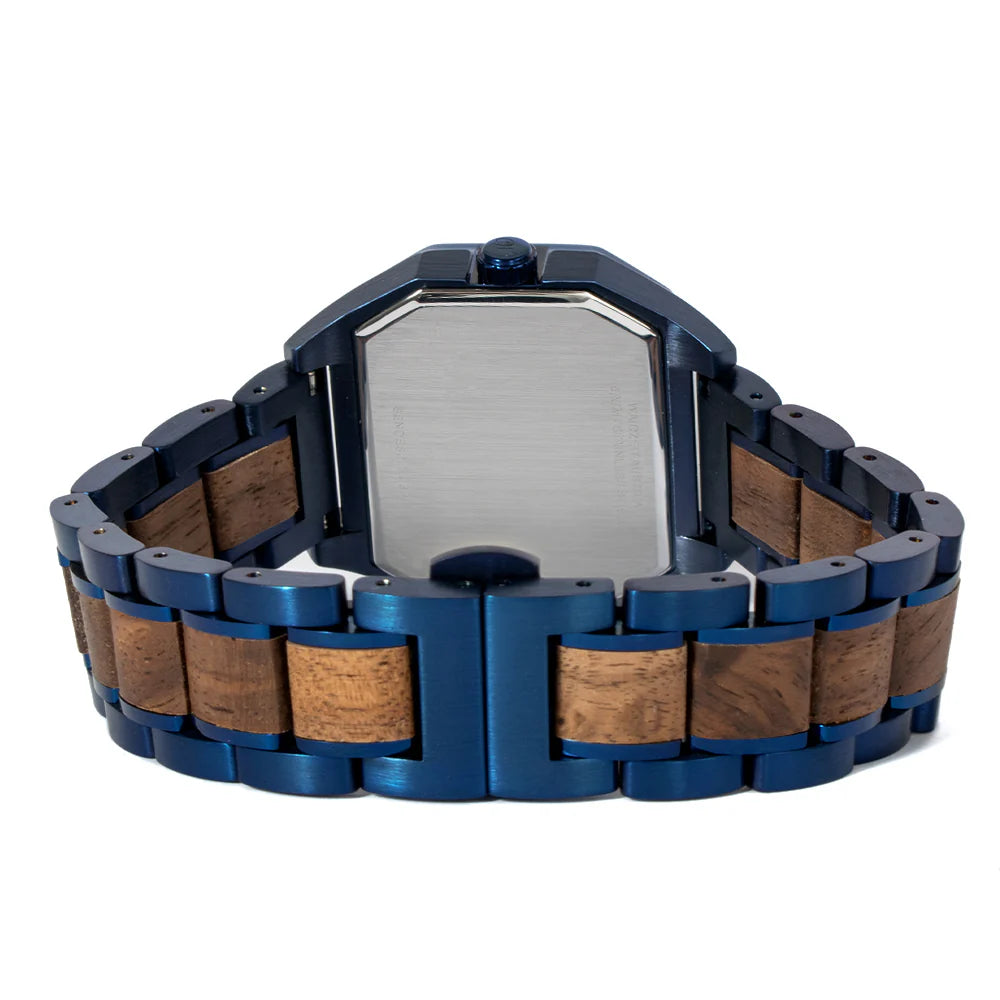 Zadná strana drevených hodiniek Waidzeit Metropolitan Hamburg s možnosťou gravírovania osobného venovania