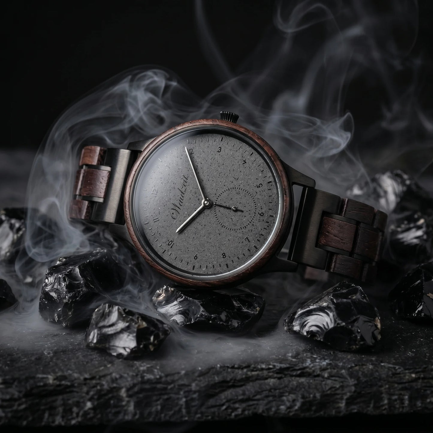 Unisex drevené hodinky Mystik Black – lifestylová fotografia na tmavom kameni s mystickým závojom dymu