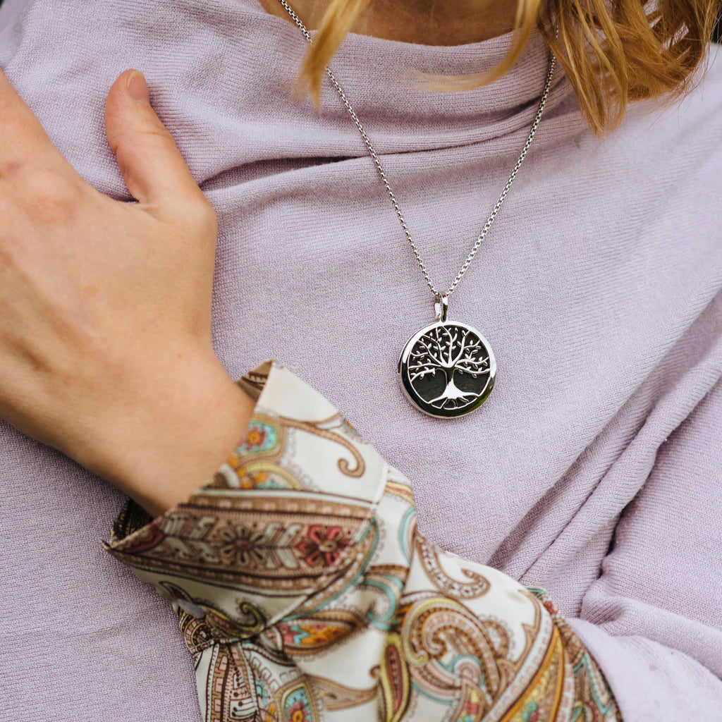 Drevený náhrdelník Strom života Orech