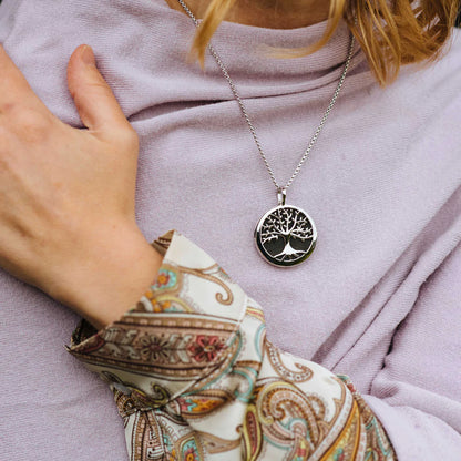 Drevený náhrdelník Strom života Orech