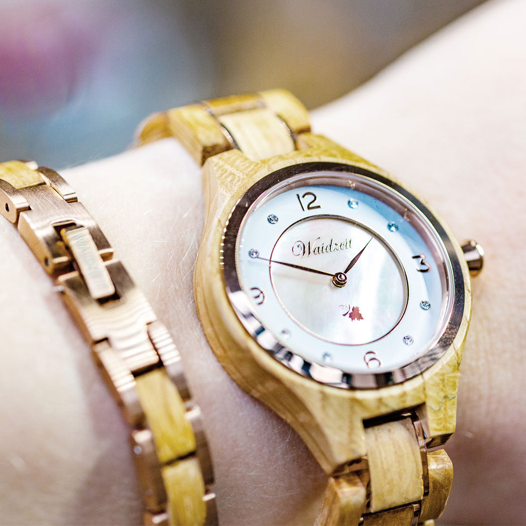 krasne hodinky pre damy z dreva